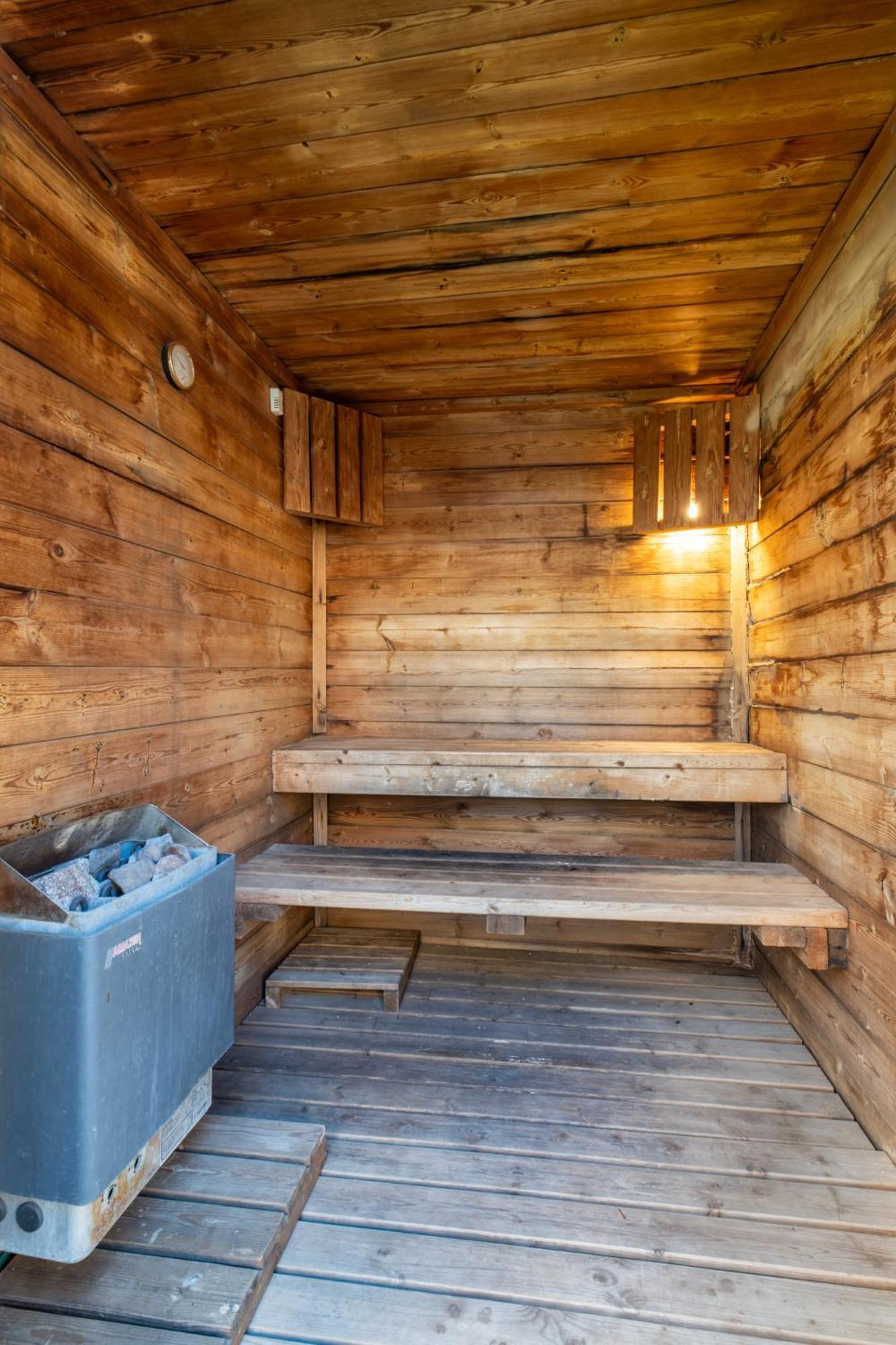 Suite In Nature Menaẖemya Стая снимка